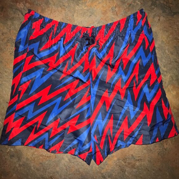 DSG Youth Athletic Fit Train Shorts, Small, Red &‎ Blue Zigzag Pattern - Picture 1 of 9
